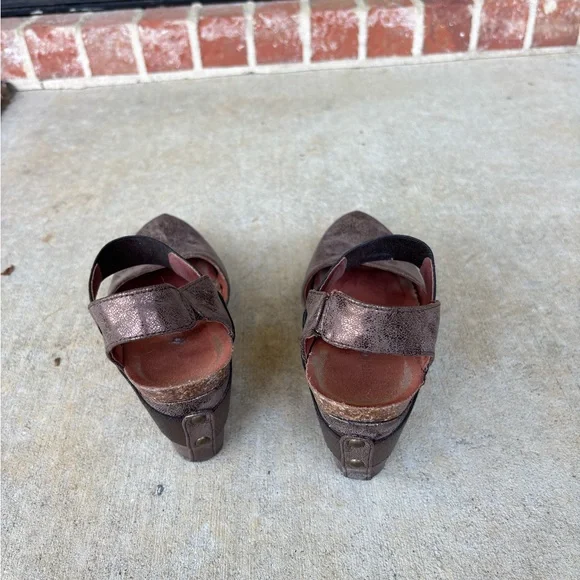 Women's Metallic Brown Strap Shoes - Picture 4 of 8